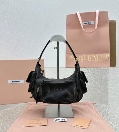 미우미우 나파 레더 멀티 포켓 호보백